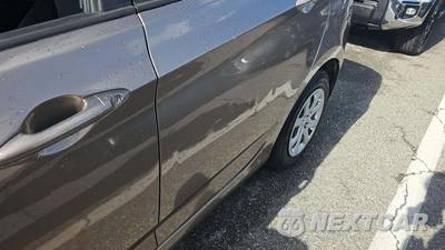 2014 Hyundai Accent GS Hatchback - zdjęcie 9 z 18 - miniatura