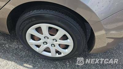 2014 Hyundai Accent GS Hatchback - zdjęcie 10 z 18 - miniatura