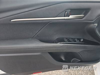 2025 Toyota Camry LE - zdjęcie 15 z 27 - miniatura