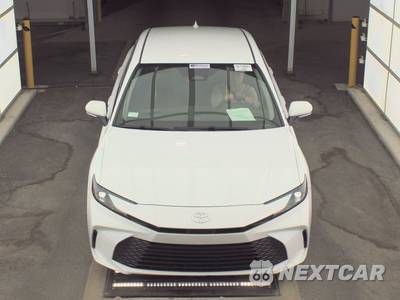 2025 Toyota Camry LE - zdjęcie 2 z 27 - miniatura