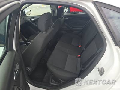 2018 Ford Focus SE Sedan - zdjęcie 13 z 27 - miniatura