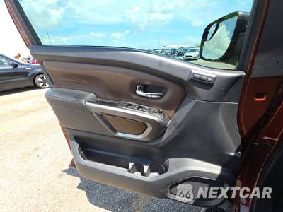 2017 Nissan TITAN Platinum Reserve Crew Cab Short Bed - zdjęcie 9 z 29 - miniatura
