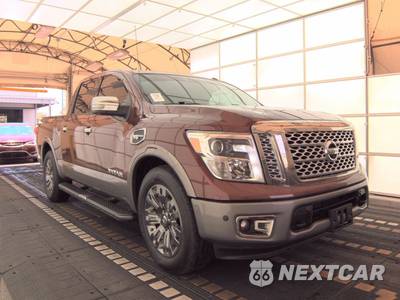 2017 Nissan TITAN Platinum Reserve Crew Cab Short Bed - zdjęcie 3 z 29 - miniatura