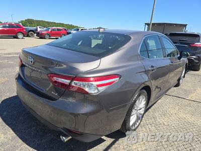 2019 Toyota Camry XLE - zdjęcie 4 z 19 - miniatura