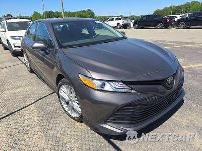 2019 Toyota Camry XLE - zdjęcie 3 z 19 - miniatura