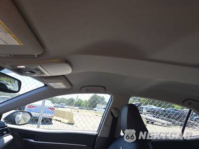 2019 Toyota Camry XLE - zdjęcie 17 z 19 - miniatura