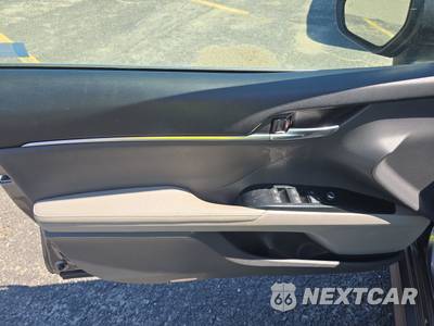 2019 Toyota Camry XLE - zdjęcie 9 z 19 - miniatura