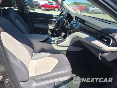 2019 Toyota Camry XLE - zdjęcie 8 z 19 - miniatura