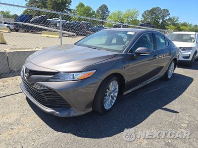 2019 Toyota Camry XLE - zdjęcie 1 z 19 - miniatura