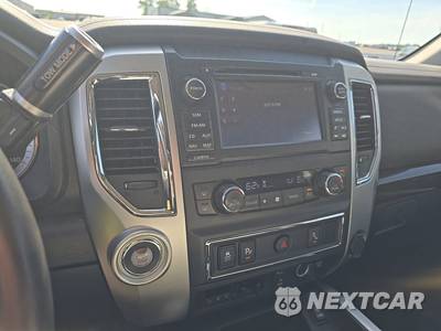 2017 Nissan TITAN XD SV Crew Cab Medium Bed - zdjęcie 11 z 19 - miniatura