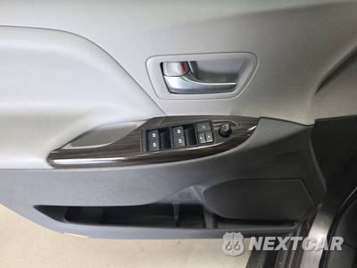 2017 Toyota Sienna XLE 8-Passenger 119.3" WB - zdjęcie 9 z 20 - miniatura