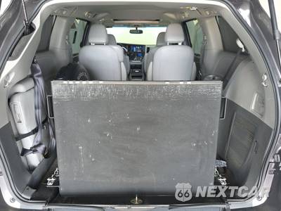 2017 Toyota Sienna XLE 8-Passenger 119.3" WB - zdjęcie 16 z 20 - miniatura