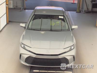 2025 Toyota Camry LE - zdjęcie 2 z 32 - miniatura
