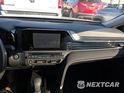 2025 Toyota Camry LE - zdjęcie 11 z 32 - miniatura