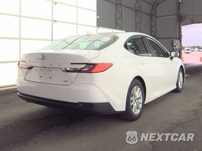 2025 Toyota Camry LE - zdjęcie 4 z 25 - miniatura