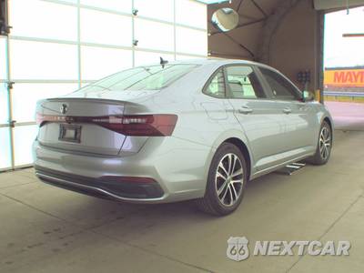 2025 Volkswagen Jetta Sport - zdjęcie 4 z 32 - miniatura