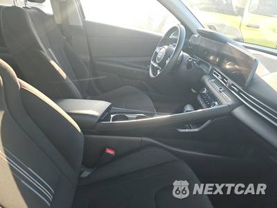 2025 Hyundai Elantra SEL Convenience - zdjęcie 8 z 26 - miniatura