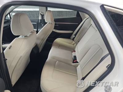 2025 Hyundai Sonata SEL - zdjęcie 13 z 20 - miniatura