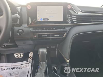 2025 Toyota Camry SE - zdjęcie 11 z 21 - miniatura