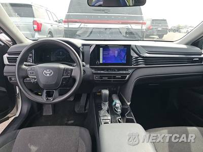 2025 Toyota Camry LE - zdjęcie 11 z 35 - miniatura
