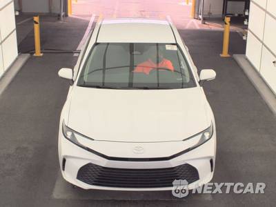 2025 Toyota Camry LE - zdjęcie 2 z 35 - miniatura