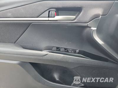 2025 Toyota Camry LE - zdjęcie 9 z 35 - miniatura