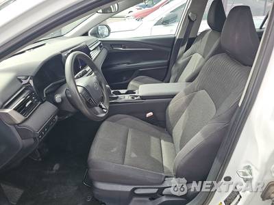 2025 Toyota Camry LE - zdjęcie 7 z 35 - miniatura