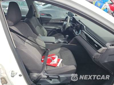 2025 Toyota Camry LE - zdjęcie 8 z 35 - miniatura