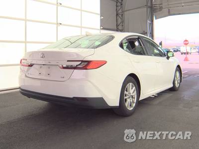 2025 Toyota Camry LE - zdjęcie 4 z 35 - miniatura