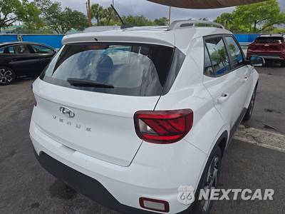 2025 Hyundai Venue SEL - zdjęcie 4 z 18 - miniatura
