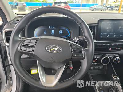 2025 Hyundai Venue SEL - zdjęcie 10 z 18 - miniatura