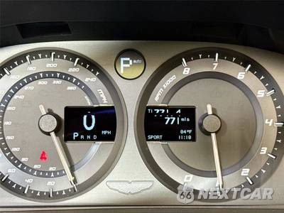 2018 Aston Martin Vanquish - zdjęcie 19 z 40 - miniatura