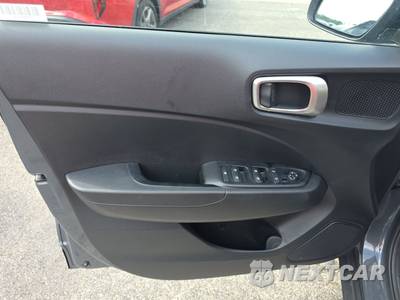 2025 Hyundai Venue SEL - zdjęcie 9 z 21 - miniatura
