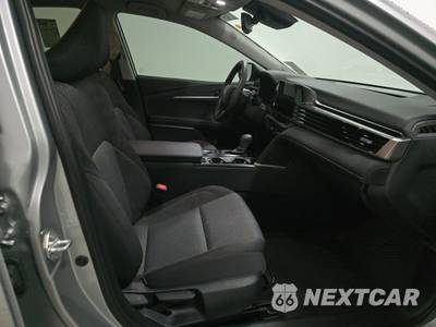 2025 Toyota Camry LE - zdjęcie 8 z 19 - miniatura