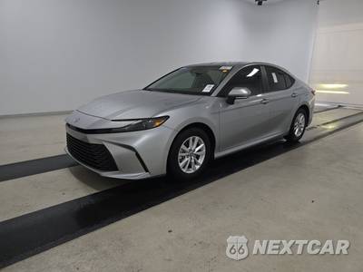 2025 Toyota Camry LE - zdjęcie 1 z 19 - miniatura