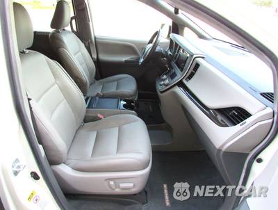 2016 Toyota Sienna XLE 8-Passenger 119.3" WB - zdjęcie 17 z 35 - miniatura