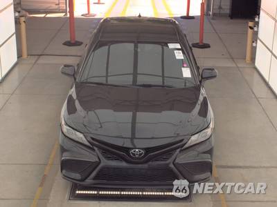 2021 Toyota Camry SE - zdjęcie 2 z 24 - miniatura