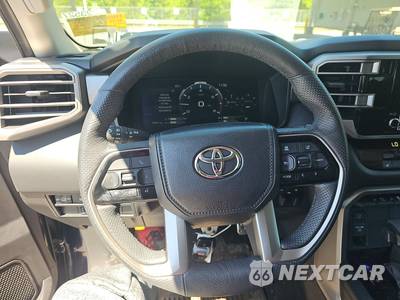 2024 Toyota Sequoia SR5 - zdjęcie 33 z 36 - miniatura