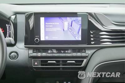 2025 Toyota Camry LE - zdjęcie 28 z 42 - miniatura