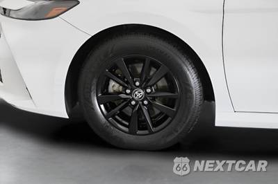 2025 Toyota Camry LE - zdjęcie 40 z 42 - miniatura