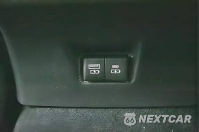 2025 Toyota Camry LE - zdjęcie 24 z 42 - miniatura