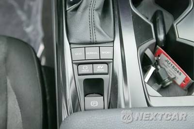 2025 Toyota Camry LE - zdjęcie 19 z 42 - miniatura
