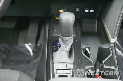 2025 Toyota Camry LE - zdjęcie 30 z 42 - miniatura
