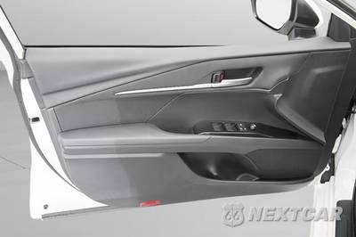 2025 Toyota Camry LE - zdjęcie 7 z 42 - miniatura