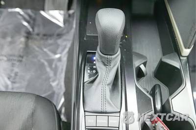 2025 Toyota Camry LE - zdjęcie 18 z 42 - miniatura