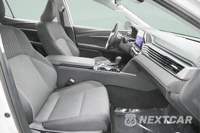 2025 Toyota Camry LE - zdjęcie 38 z 42 - miniatura