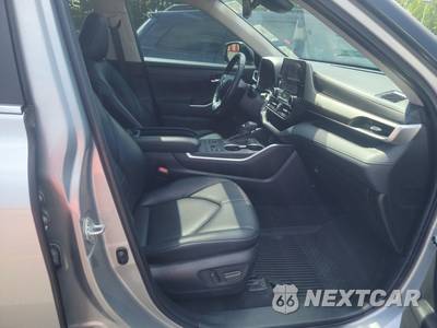 2023 Toyota Highlander XLE - zdjęcie 8 z 19 - miniatura