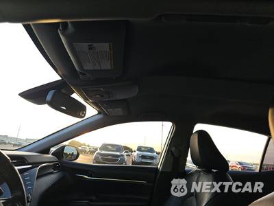 2020 Toyota Camry XSE - zdjęcie 18 z 33 - miniatura