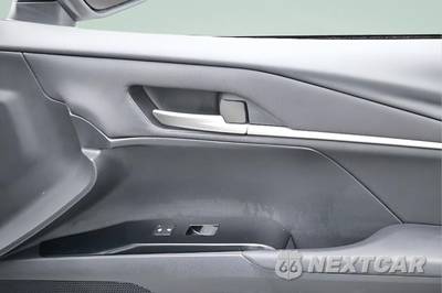 2025 Toyota Camry LE - zdjęcie 37 z 41 - miniatura