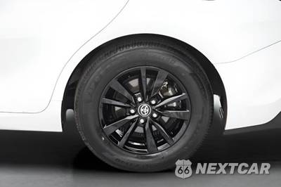 2025 Toyota Camry LE - zdjęcie 8 z 41 - miniatura
